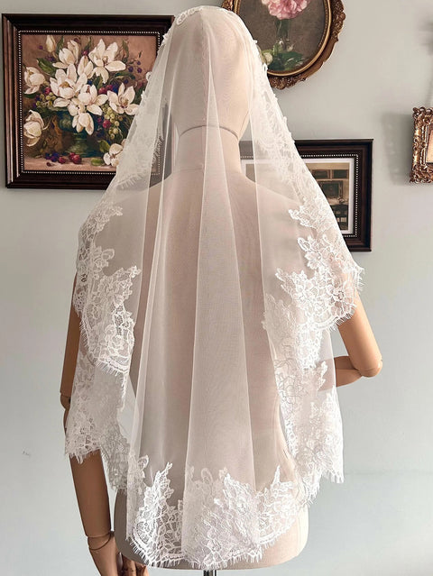 Fingertip Length Floral Lace Edge Wedding Bridal Veil with Comb for Bride Ivory OA46