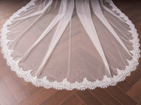 Cathedral Length Lace Edge Lightweight Wedding Bridal Veil with Comb for Bride Ivory OA33