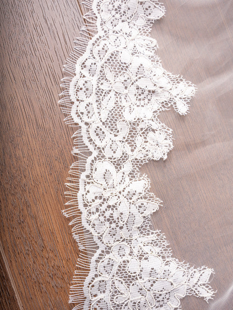 2 Tier Floral Lace Edge Wedding Bridal Veil Fingertip Length with Comb for Brides Ivory OA44