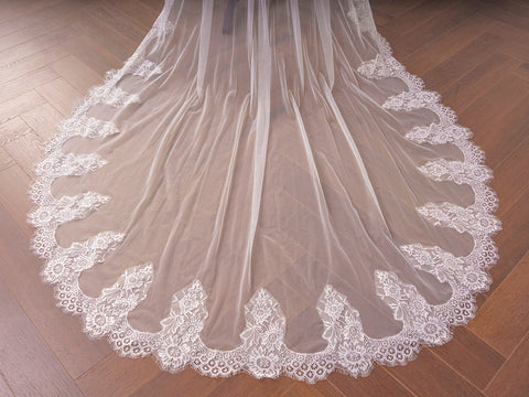 2 Tier Cathedral Length Lace Edge Wedding Bridal Veil with Comb for Bride Ivory OA29