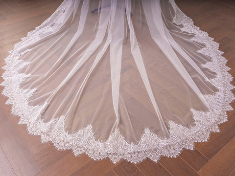Cathedral Length Lace Edge Lightweight Wedding Bridal Veil with Comb for Bride Ivory OA35