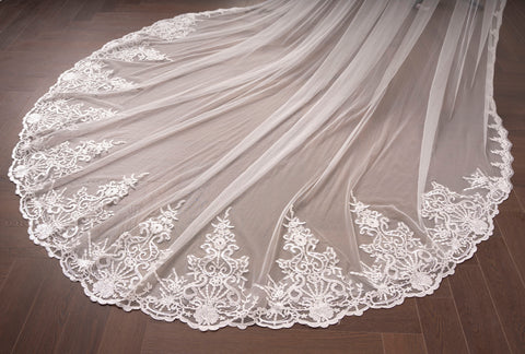 Royal Length 3.5M Lace Edge Wedding Bridal Veil with Metal Comb AS01