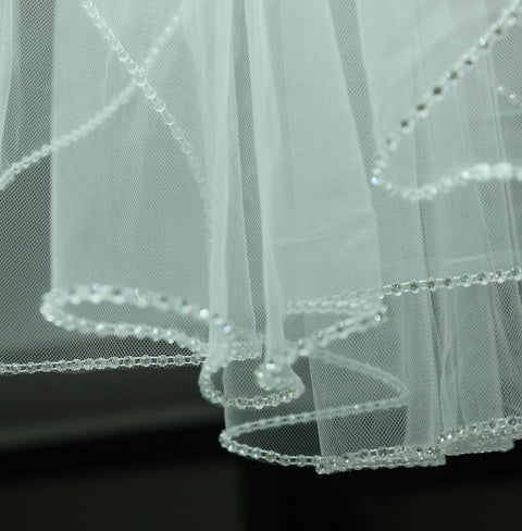 Crystal 1 Tier Short Fingertip Length Wedding Bridal Veil With Metal Comb L100