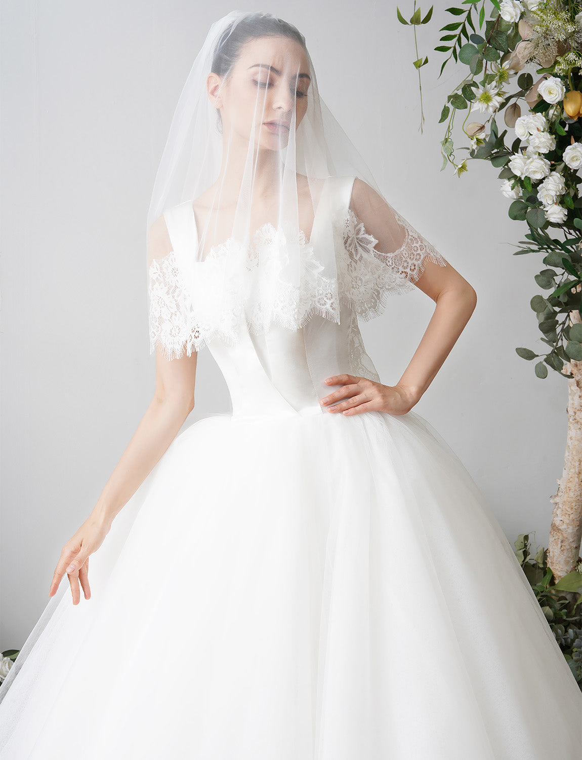 Lace Bridal Veil 2-Tier Short with Metal Comb EllieHouse Women main image 3