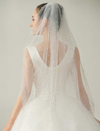 Short 1 Tier Pearl Wedding Bridal Veil With Metal Comb
