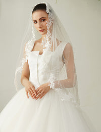 1 Tier Lace Short Wedding Bridal Veil With Metal Comb X40