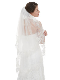 Short 2 Tier Lace Wedding Bridal Veil With Metal Comb